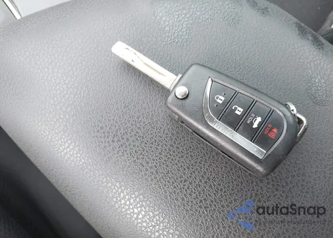 2020 Toyota Camry Le z USA, uszkodzony, nr VIN 4T1C11AK9LU979686